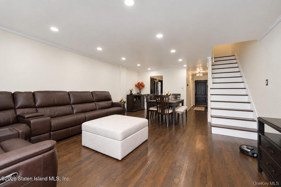 23 Dreyer Ave – For Sale photo 3