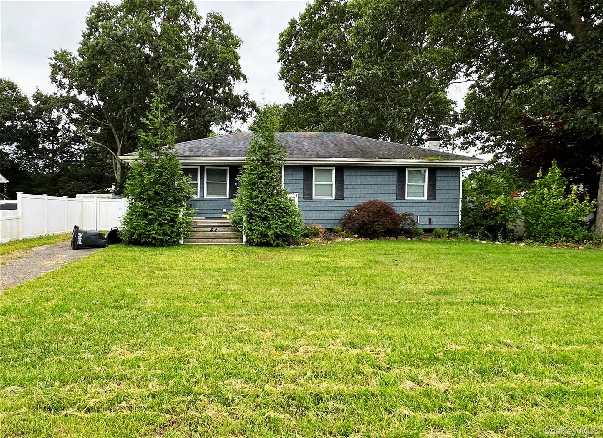 44 Floradora Drive – For Sale photo 2