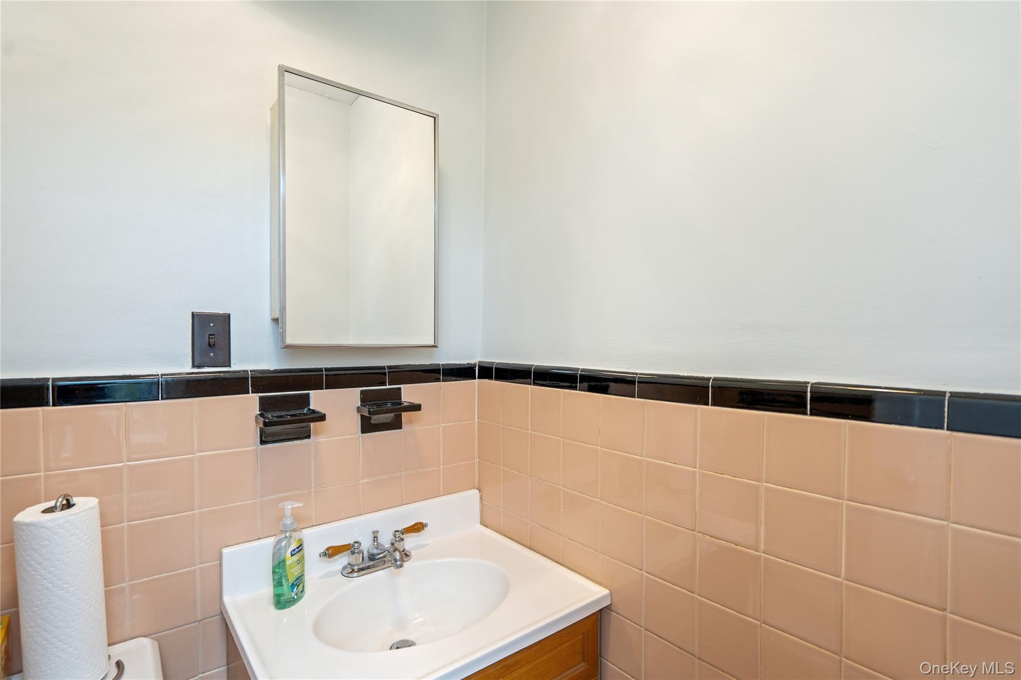 200 N Village Avenue, Unit 100 photo 16