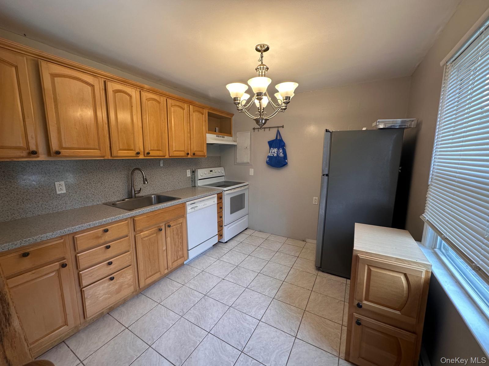 2 Rope Lane – For Rent photo 2