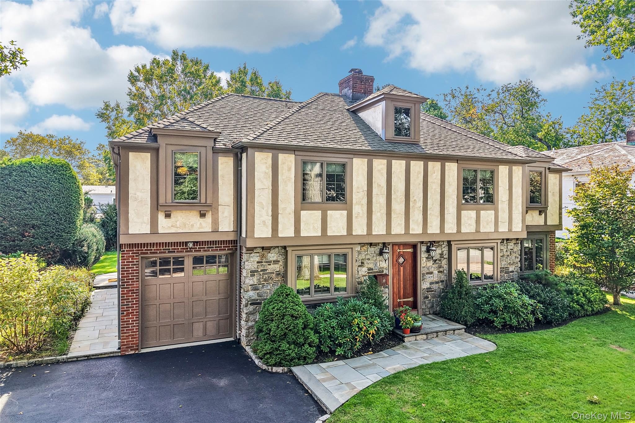 14 Huntington Road – For Sale