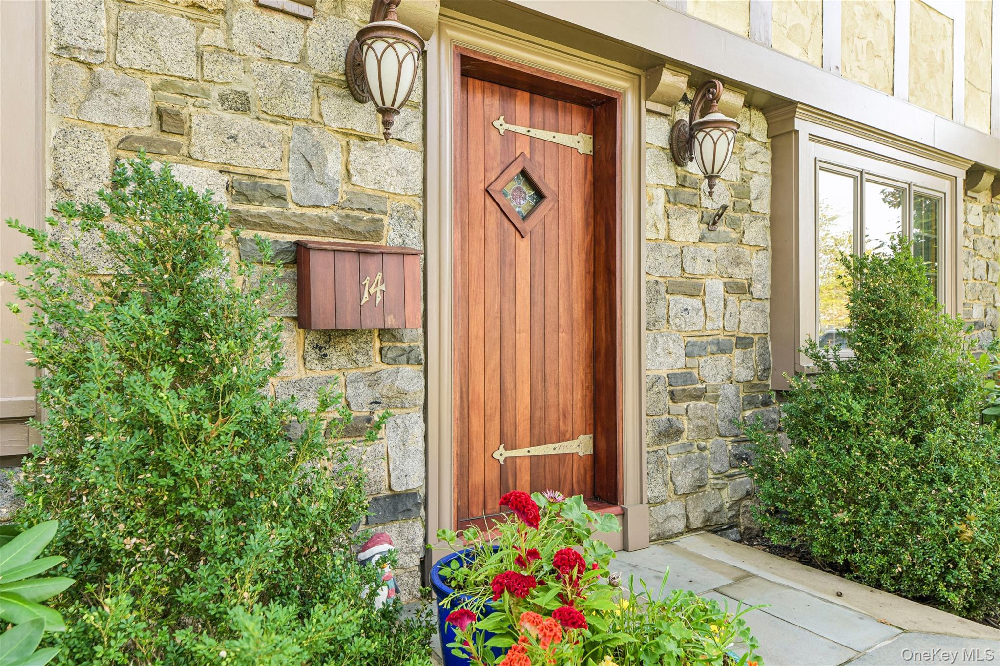 14 Huntington Road – For Sale photo 2