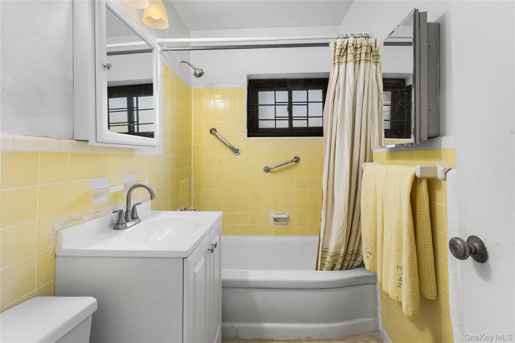 87-40 Francis Lewis Boulevard, Unit B42 photo 16
