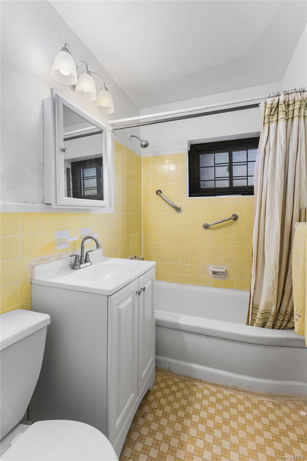 87-40 Francis Lewis Boulevard, Unit B42 photo 15