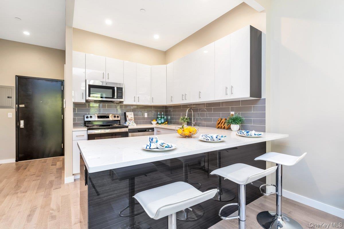 29-28 Newtown Avenue, Unit 3a photo 4