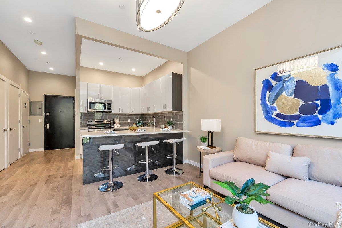 29-28 Newtown Avenue, Unit 3a photo 3