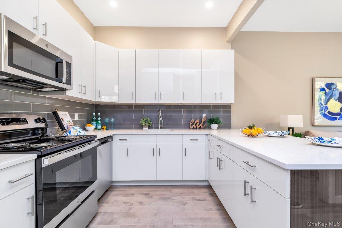 29-28 Newtown Avenue, Unit 3a photo 5