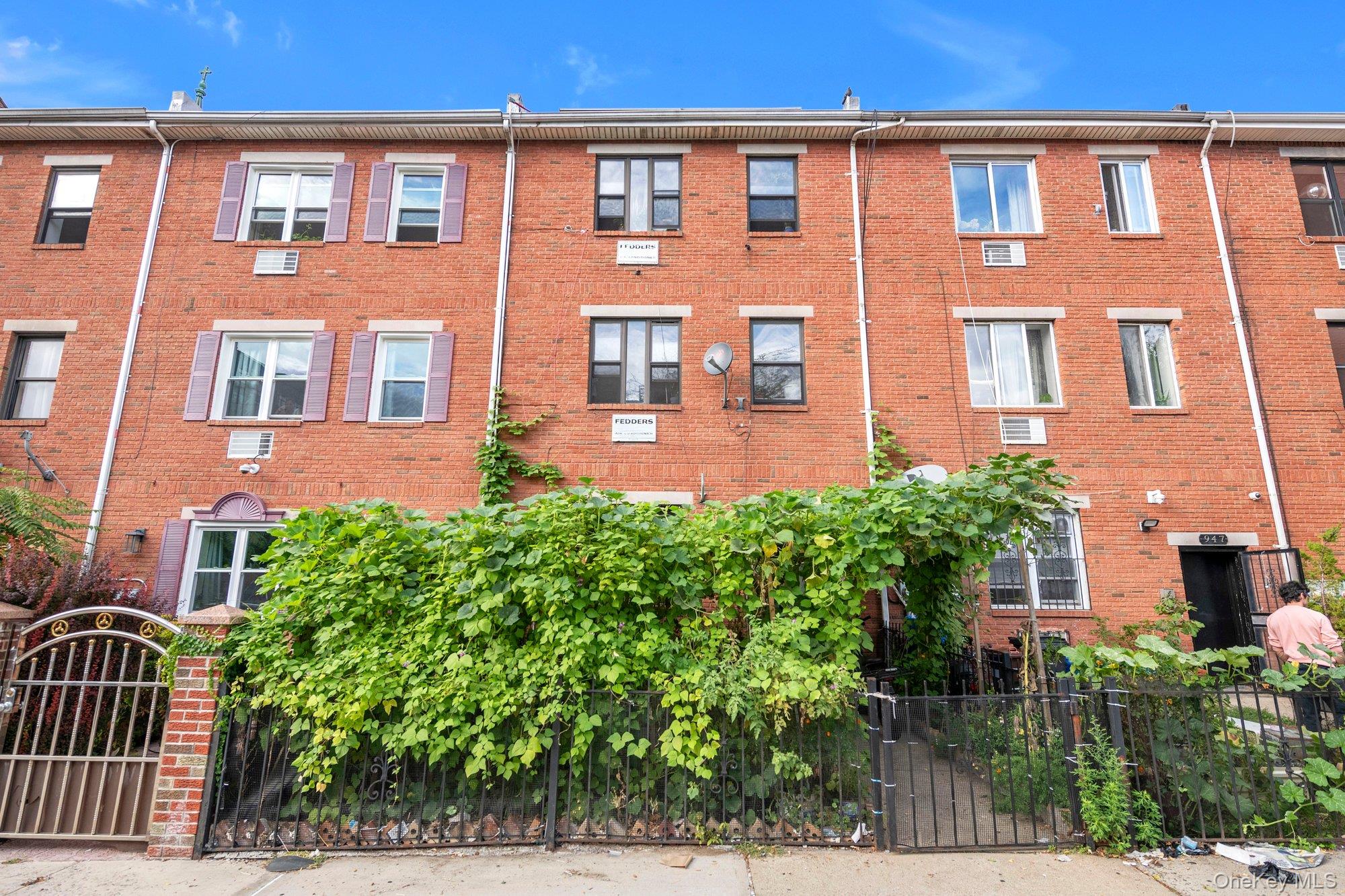 945 Herkimer Street – For Sale