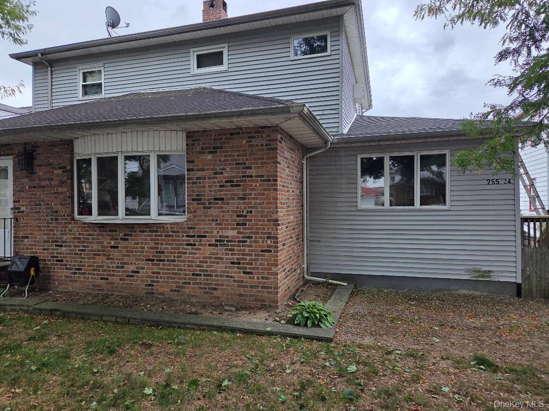 255-24 Drive Drive – For Rent