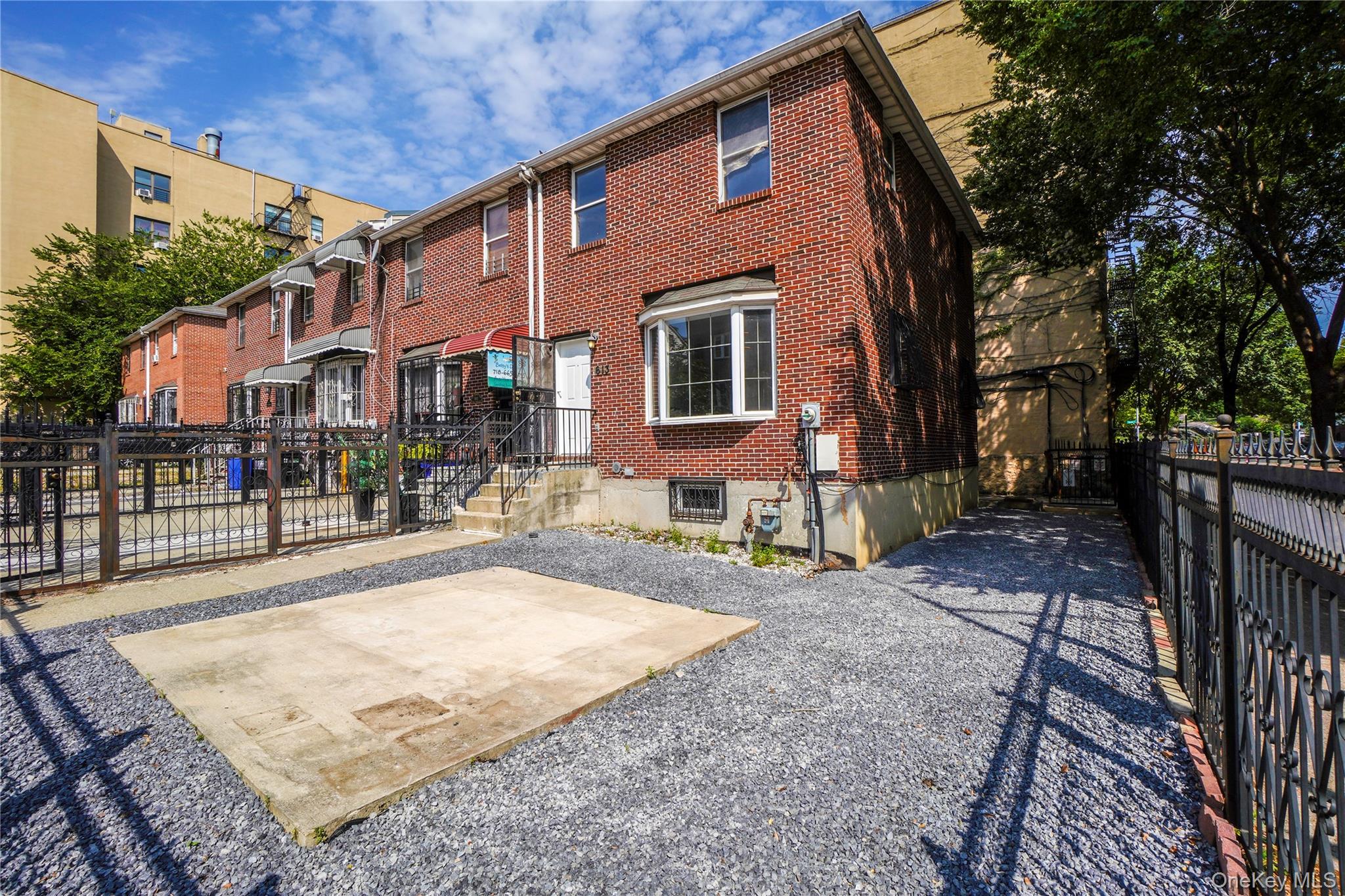 613 Oak Terrace – For Sale