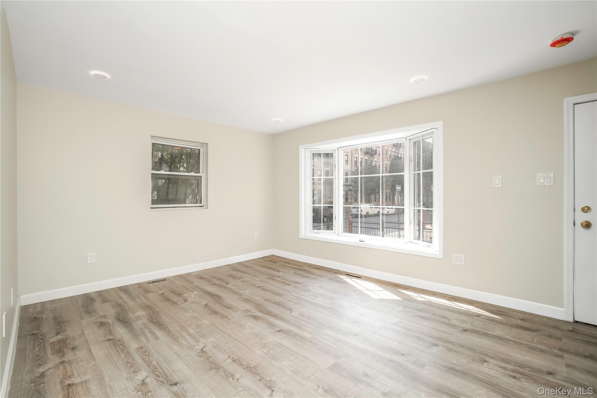 613 Oak Terrace – For Sale photo 3