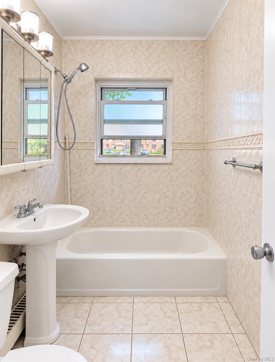6938 Kissena Boulevard, Unit A photo 6