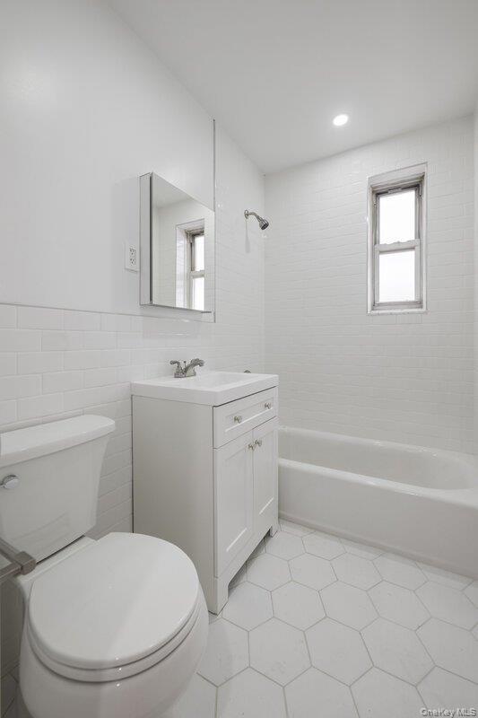39-40 52nd Street, Unit 2E photo 5