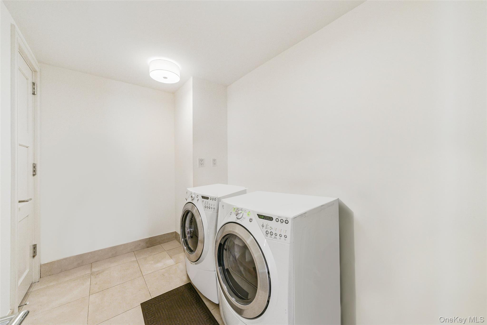 1 Renaissance Square – For Rent photo 23