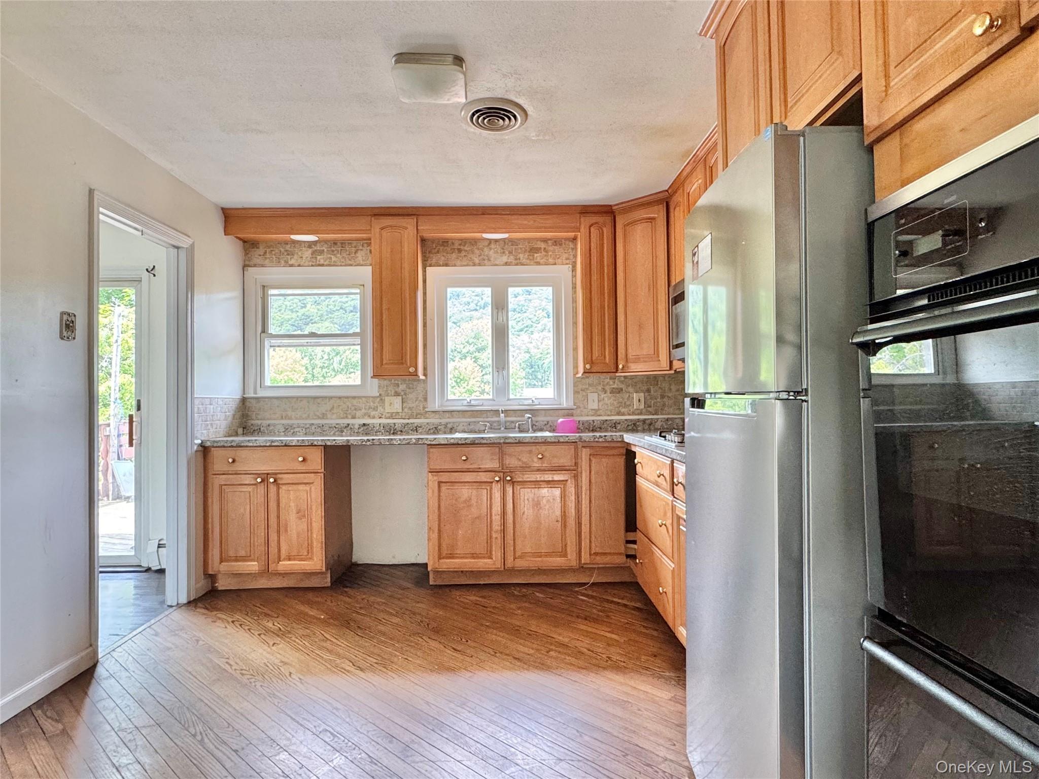 42 Merriewold Lane N – For Rent photo 4