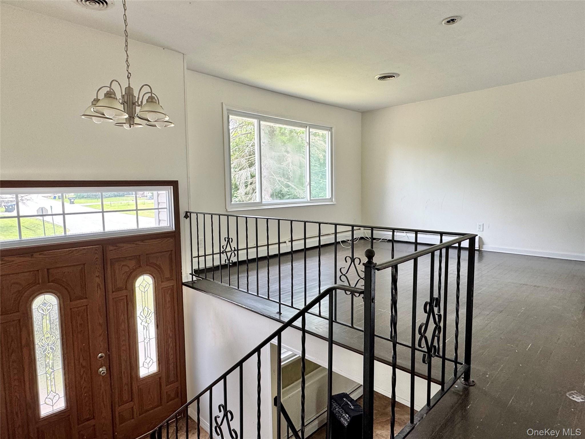 42 Merriewold Lane N – For Rent photo 2