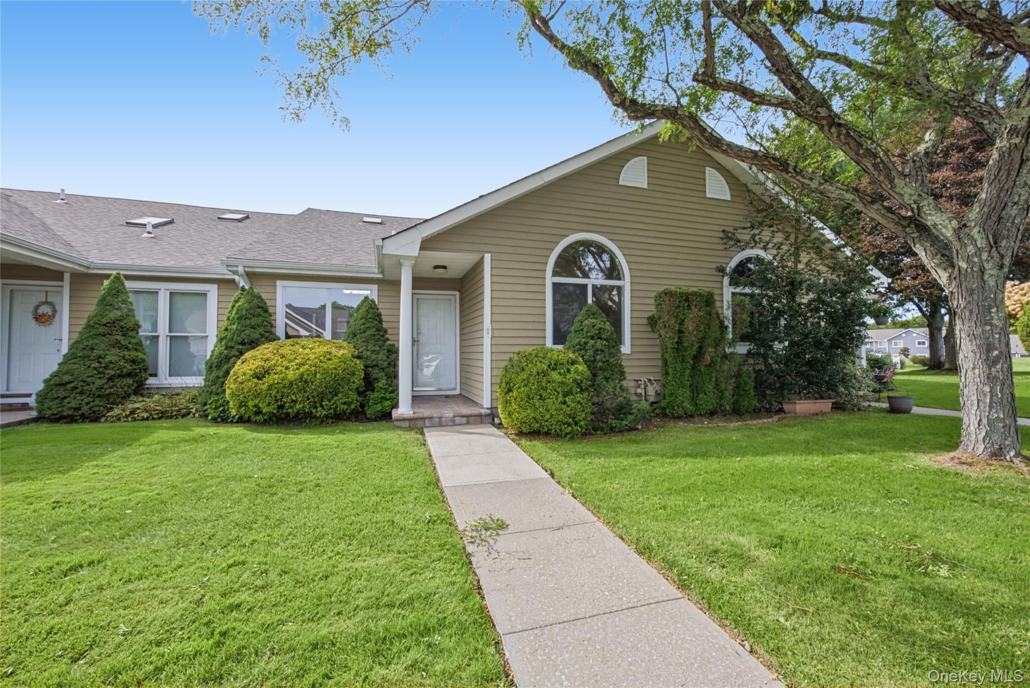 65 Eric Drive – For Sale photo 2