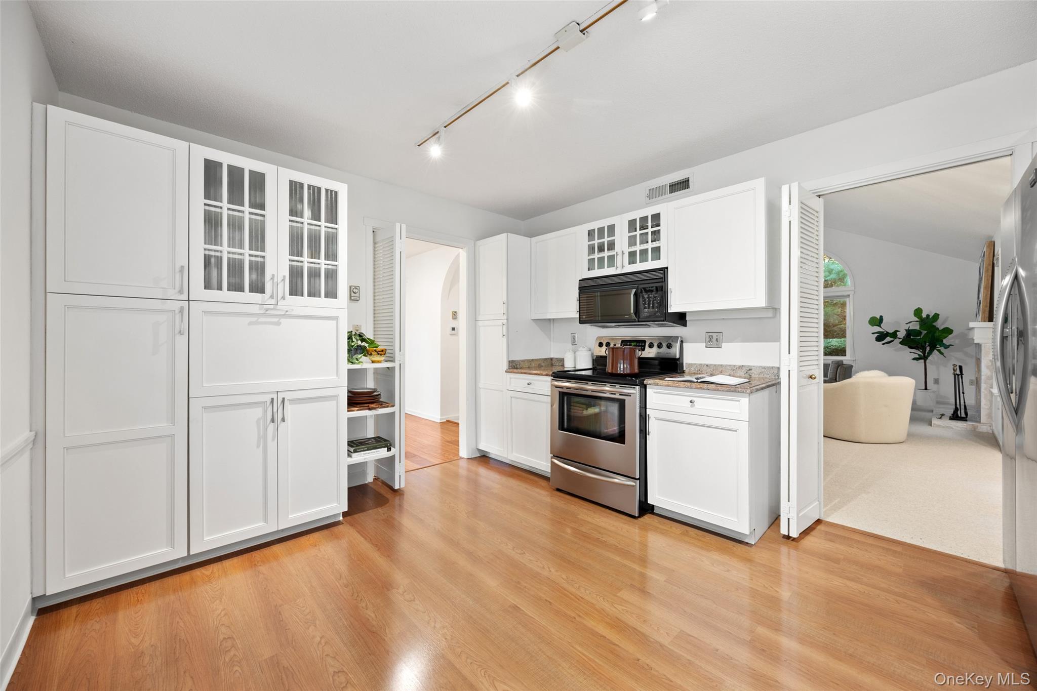 621 Heritage Hills, Unit B photo 13