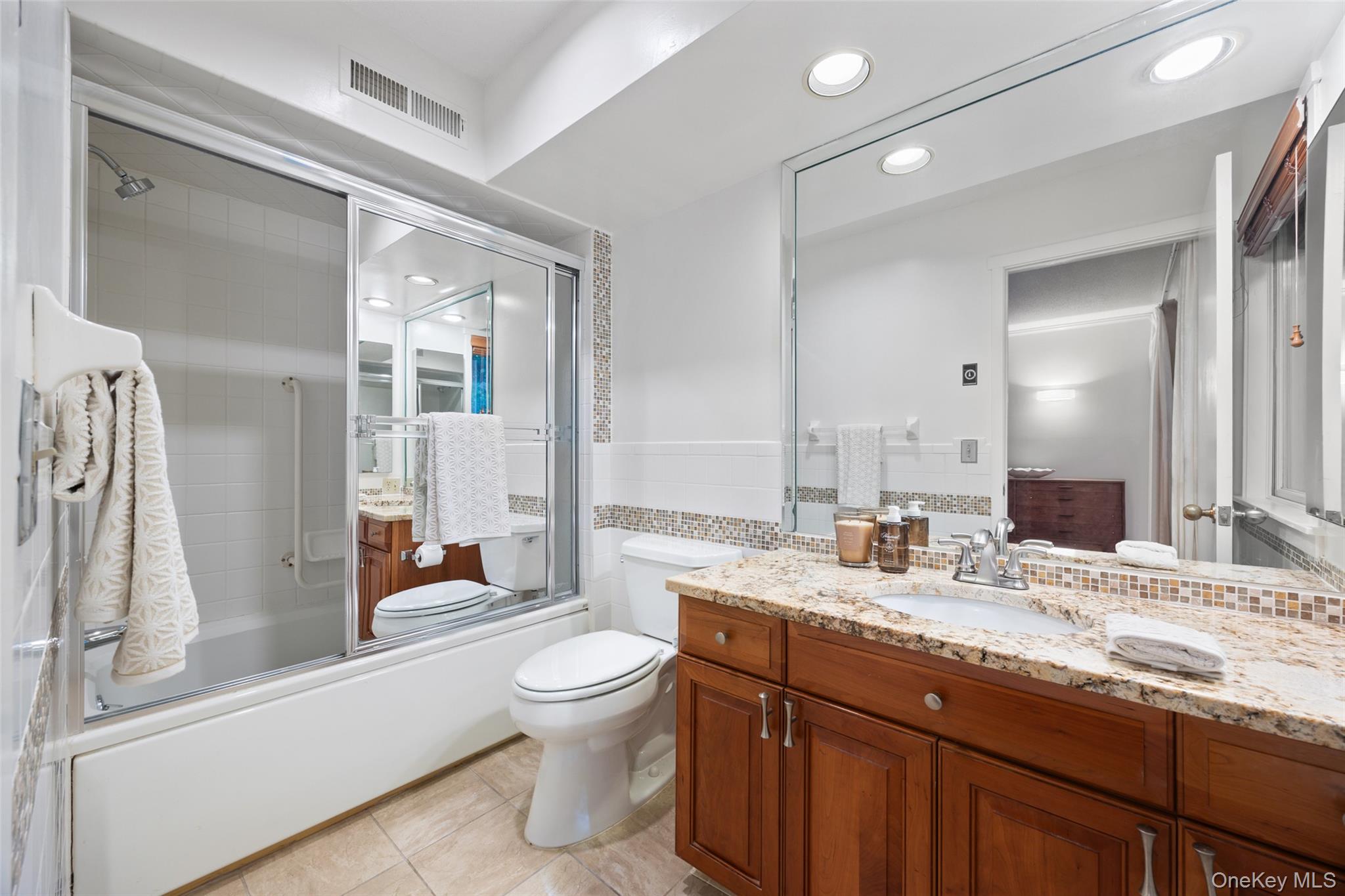 621 Heritage Hills, Unit B photo 18