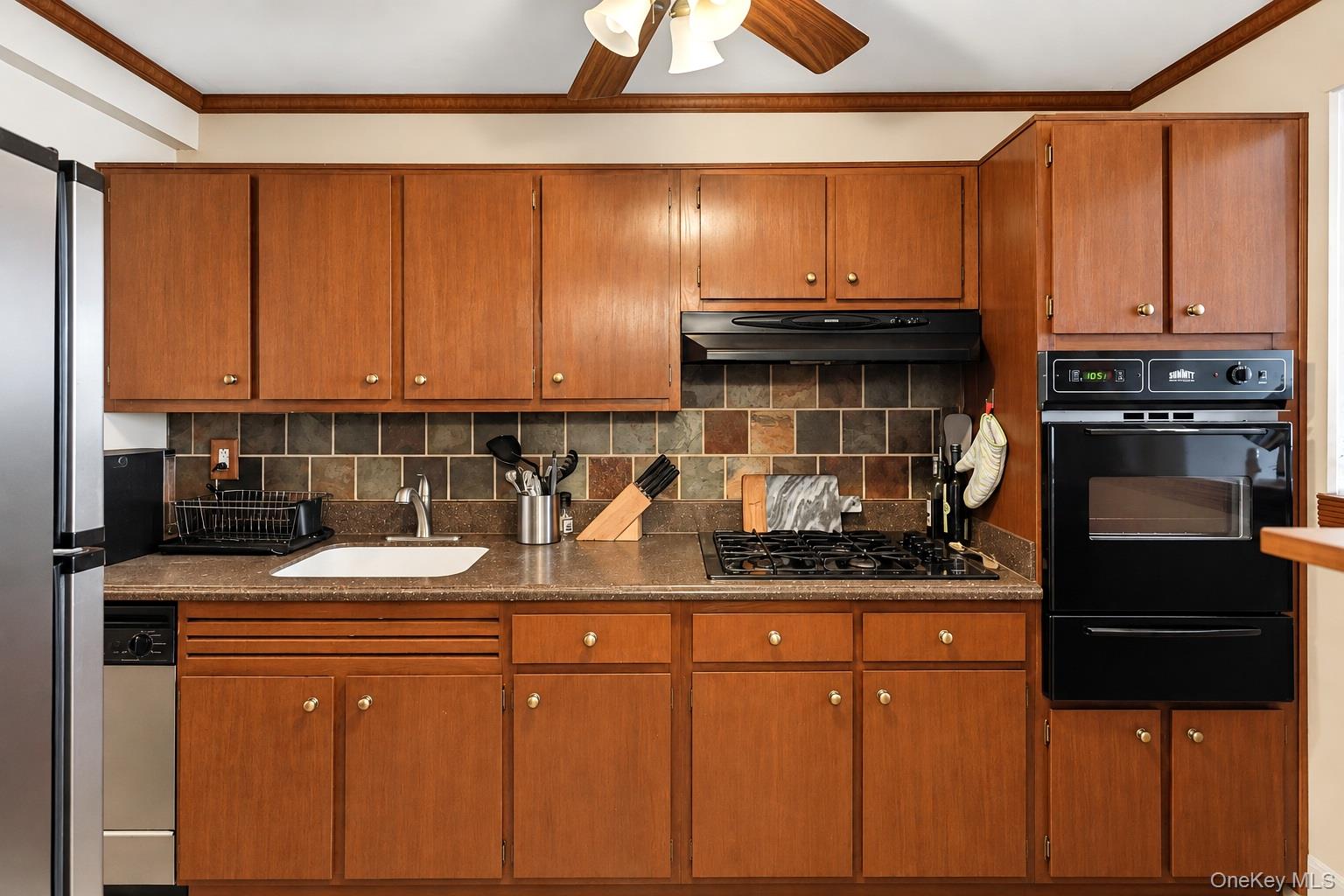 333 E Broadway, Unit 2K photo 4