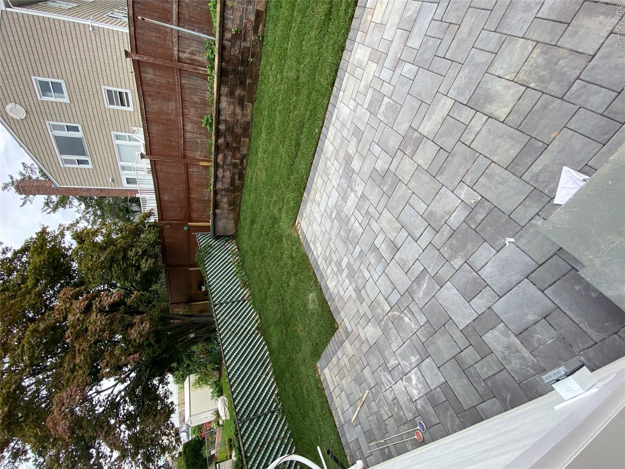 162 Gainsborg Avenue E, Unit B photo 11