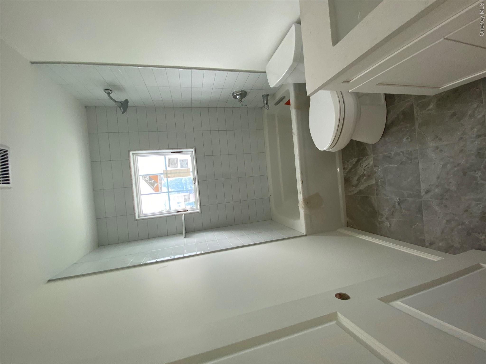 162 Gainsborg Avenue E, Unit B photo 5