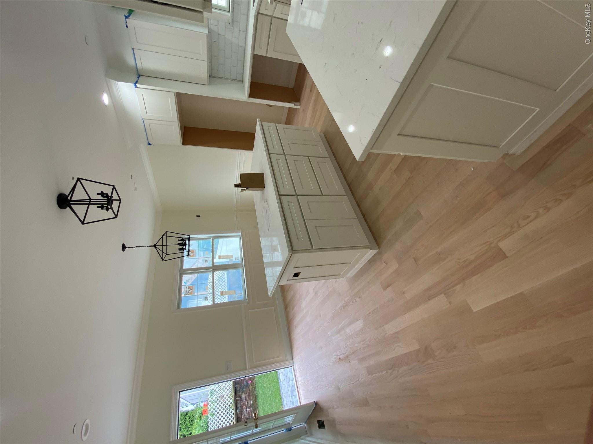 162 Gainsborg Avenue E, Unit B photo 9