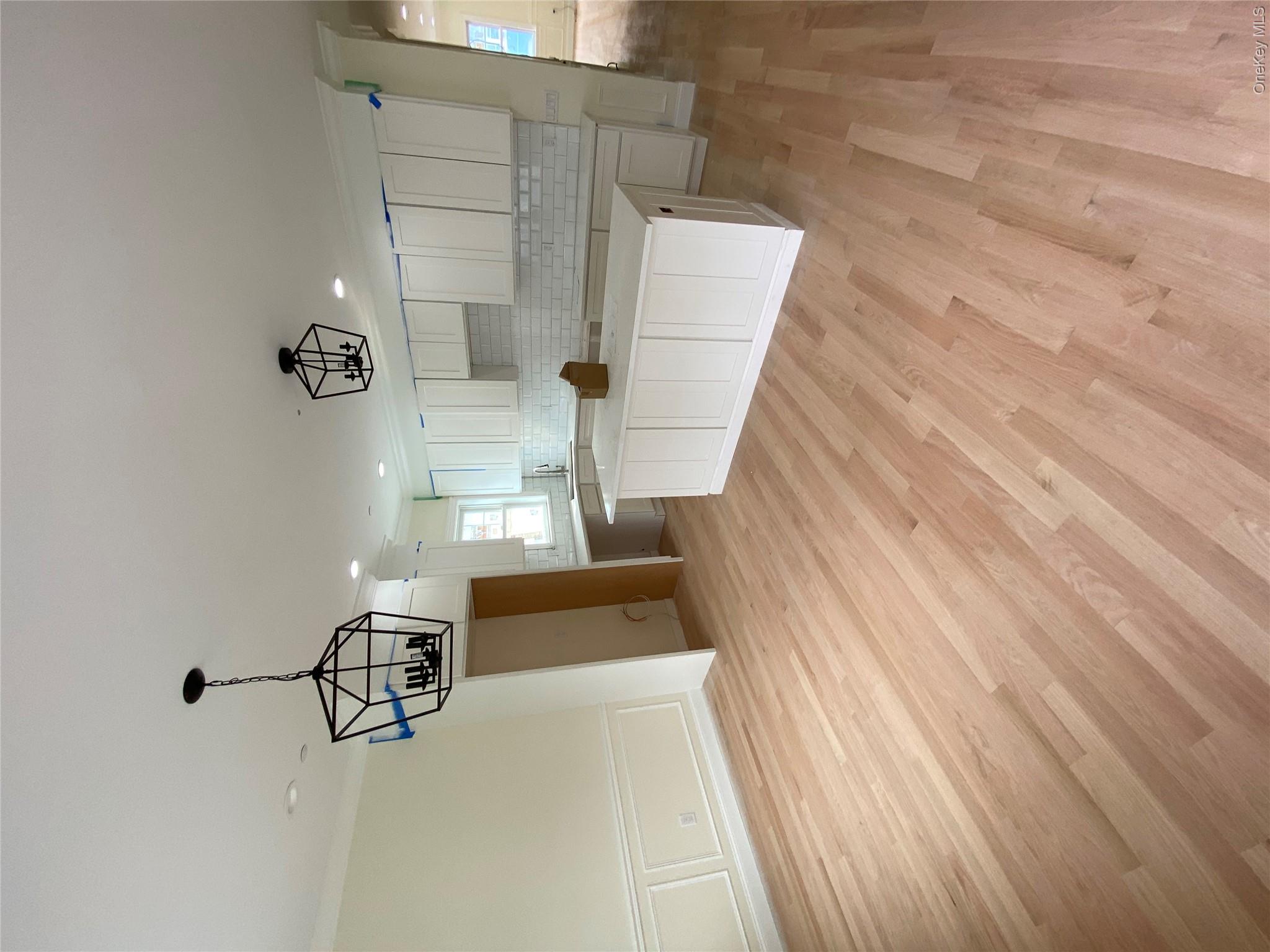 162 Gainsborg Avenue E, Unit B