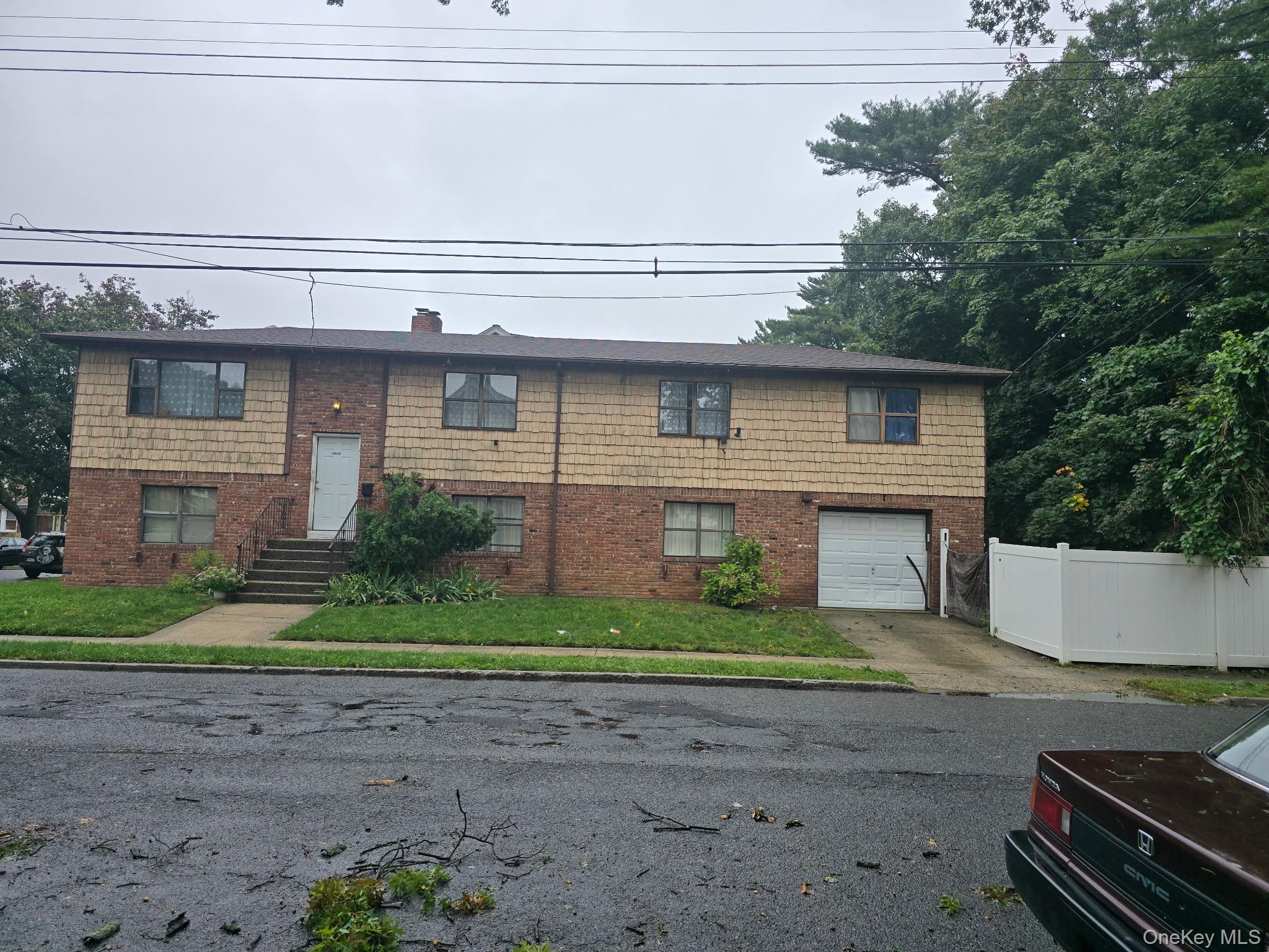 223-03 101 Avenue – For Sale