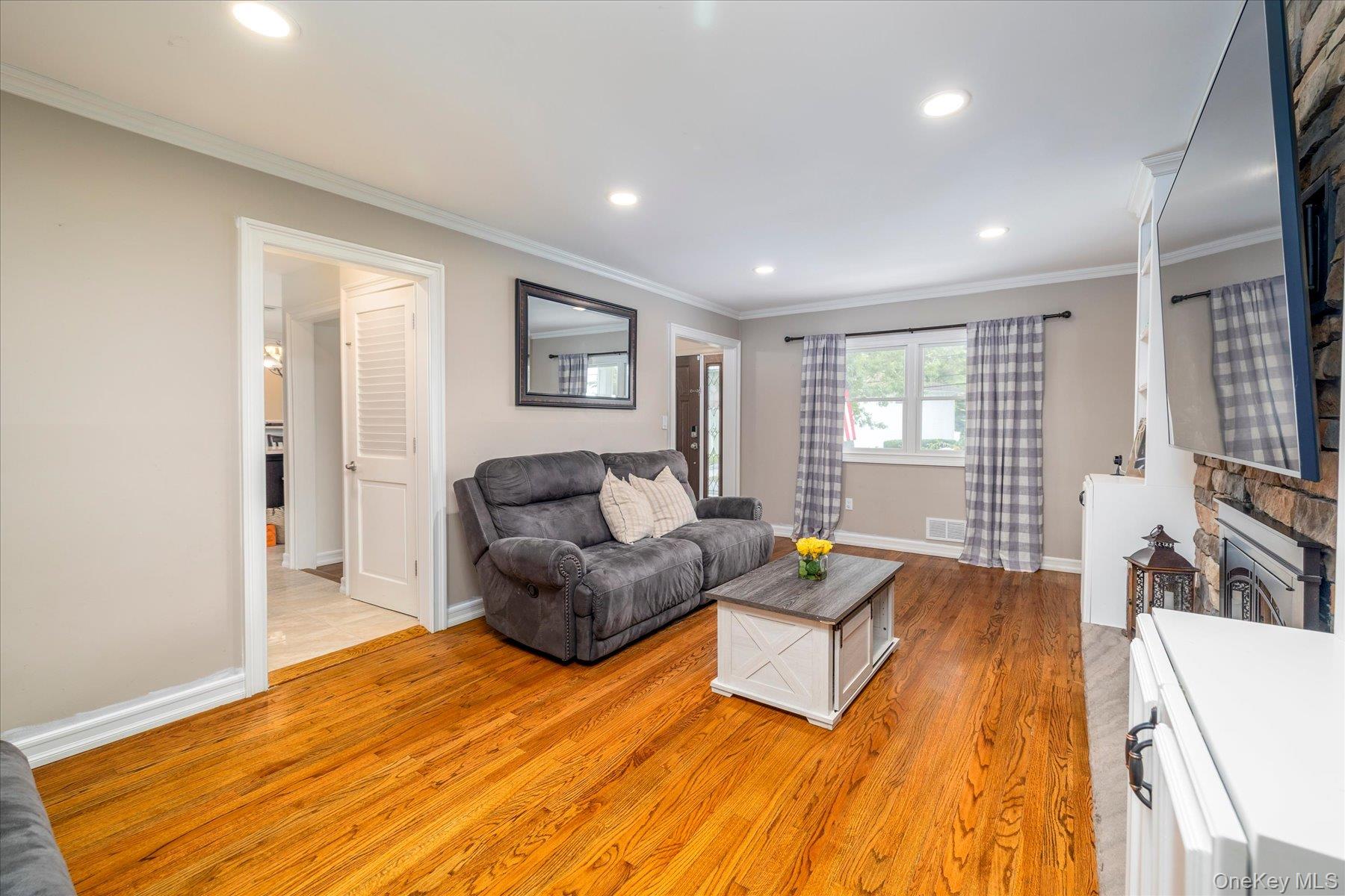 2126 Howell Street – For Sale photo 23
