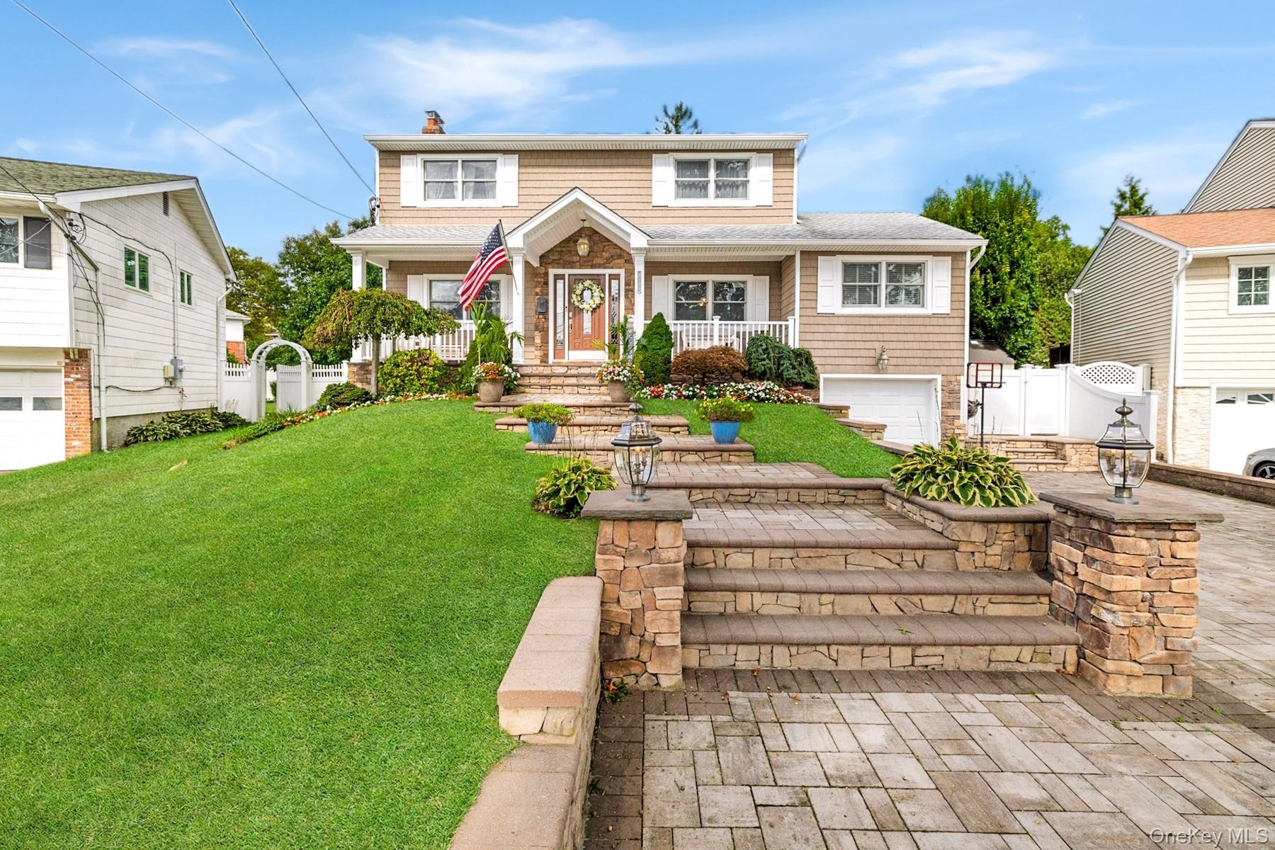 2126 Howell Street – For Sale