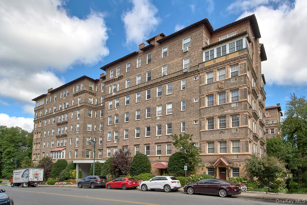 16 N Chatsworth Street, Unit 311