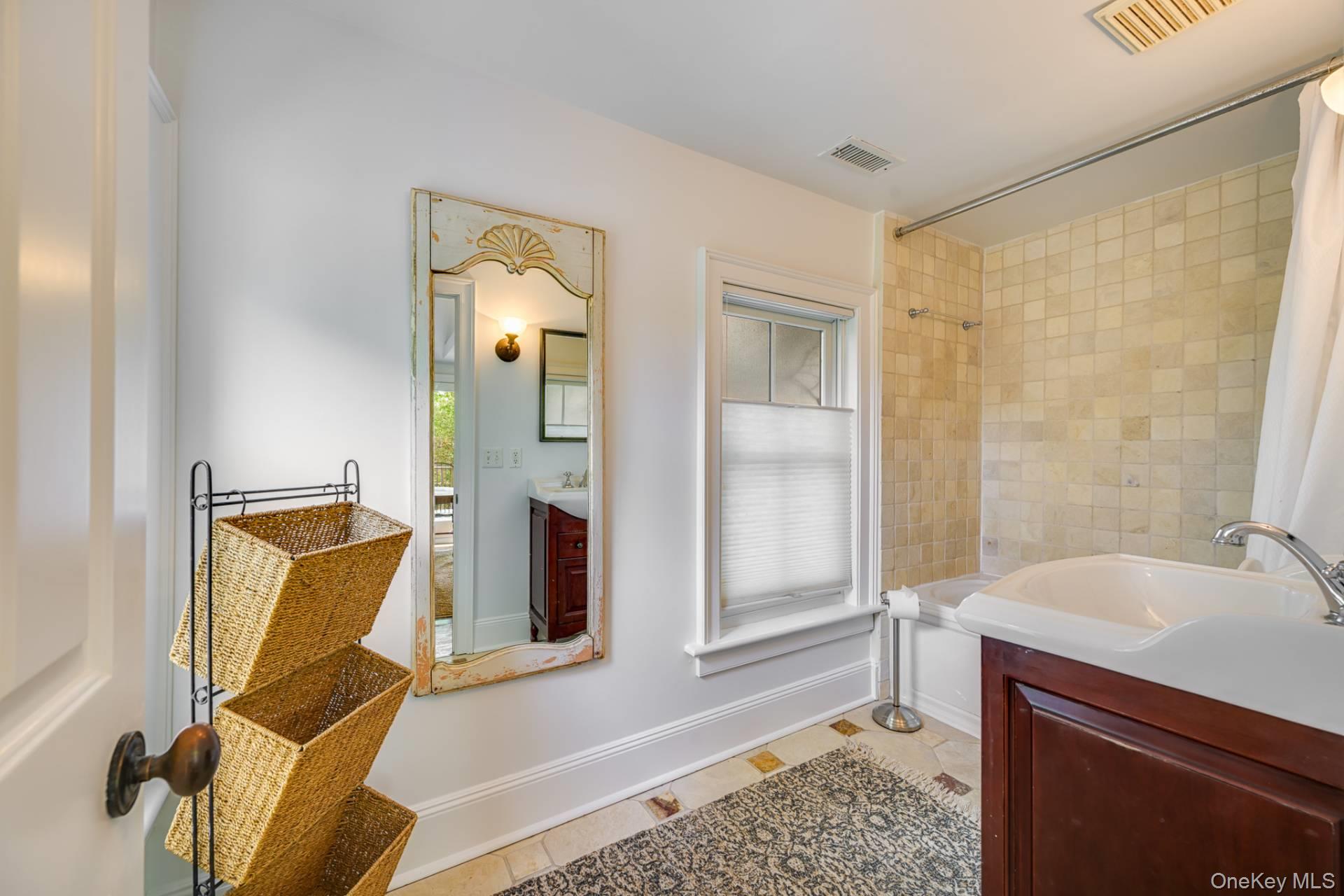 364B Main Street – For Rent photo 9