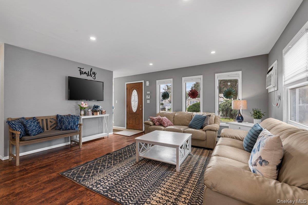 61 Hollyhock Road – For Sale photo 5