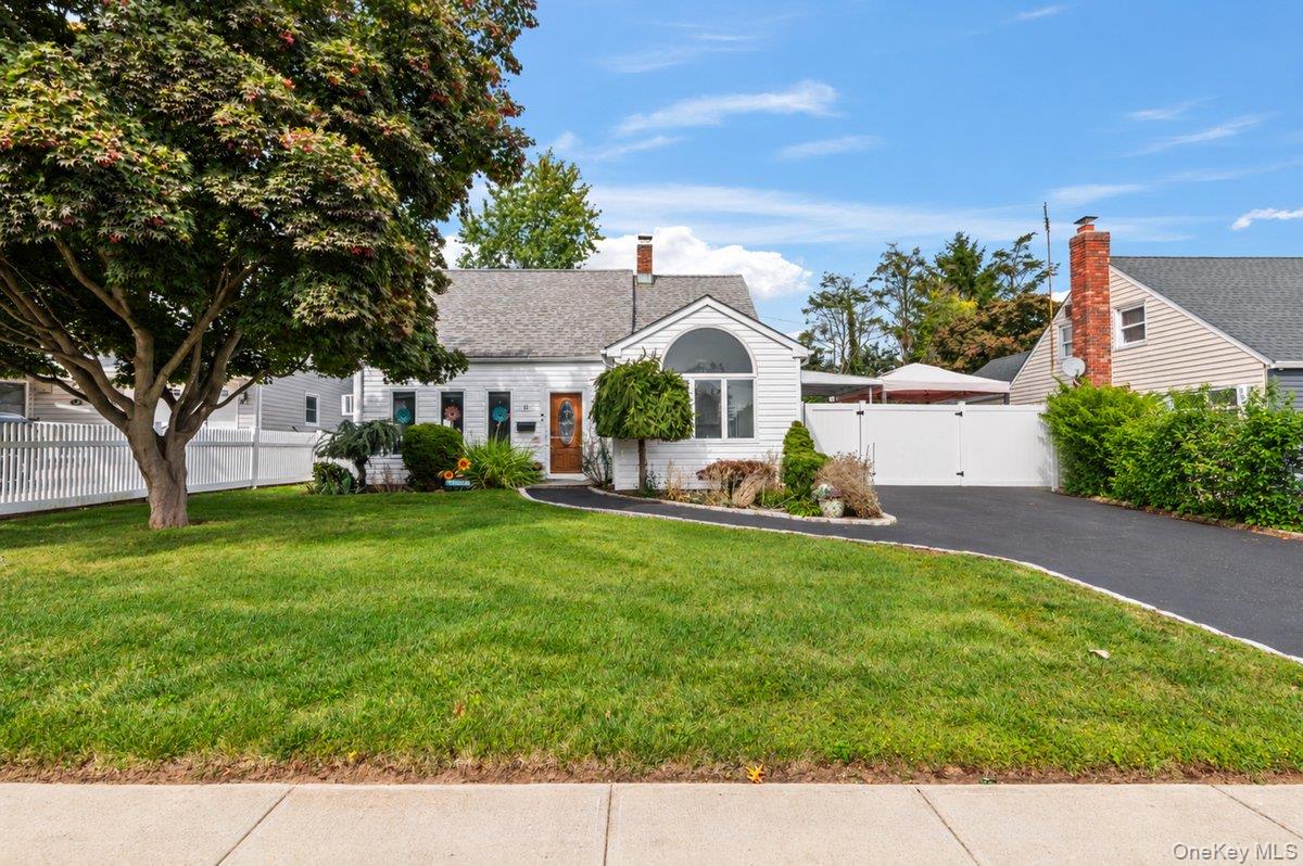 61 Hollyhock Road – For Sale
