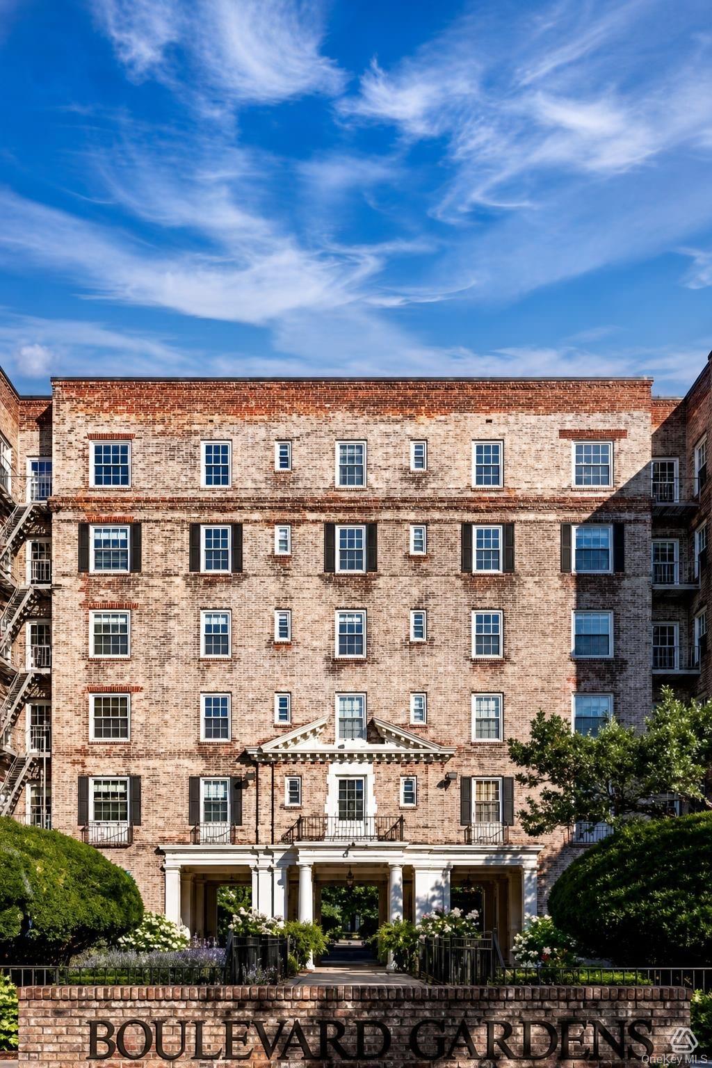 30-15 Hobart Street, Unit 4H