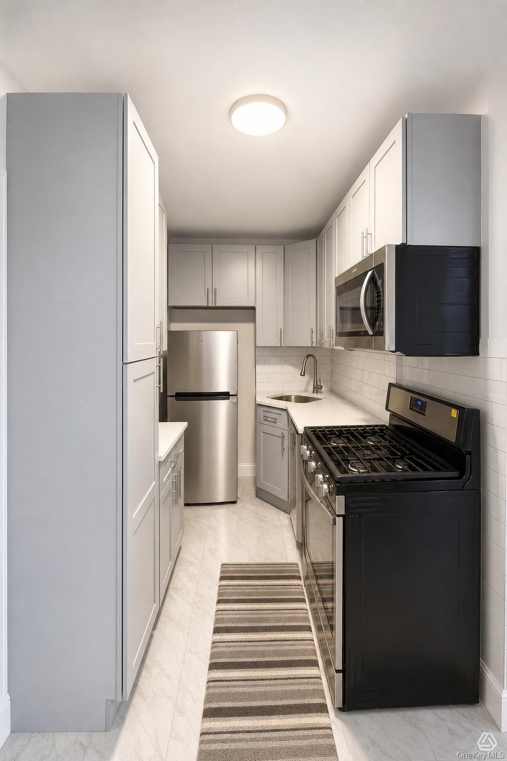 30-15 Hobart Street, Unit 4H photo 5