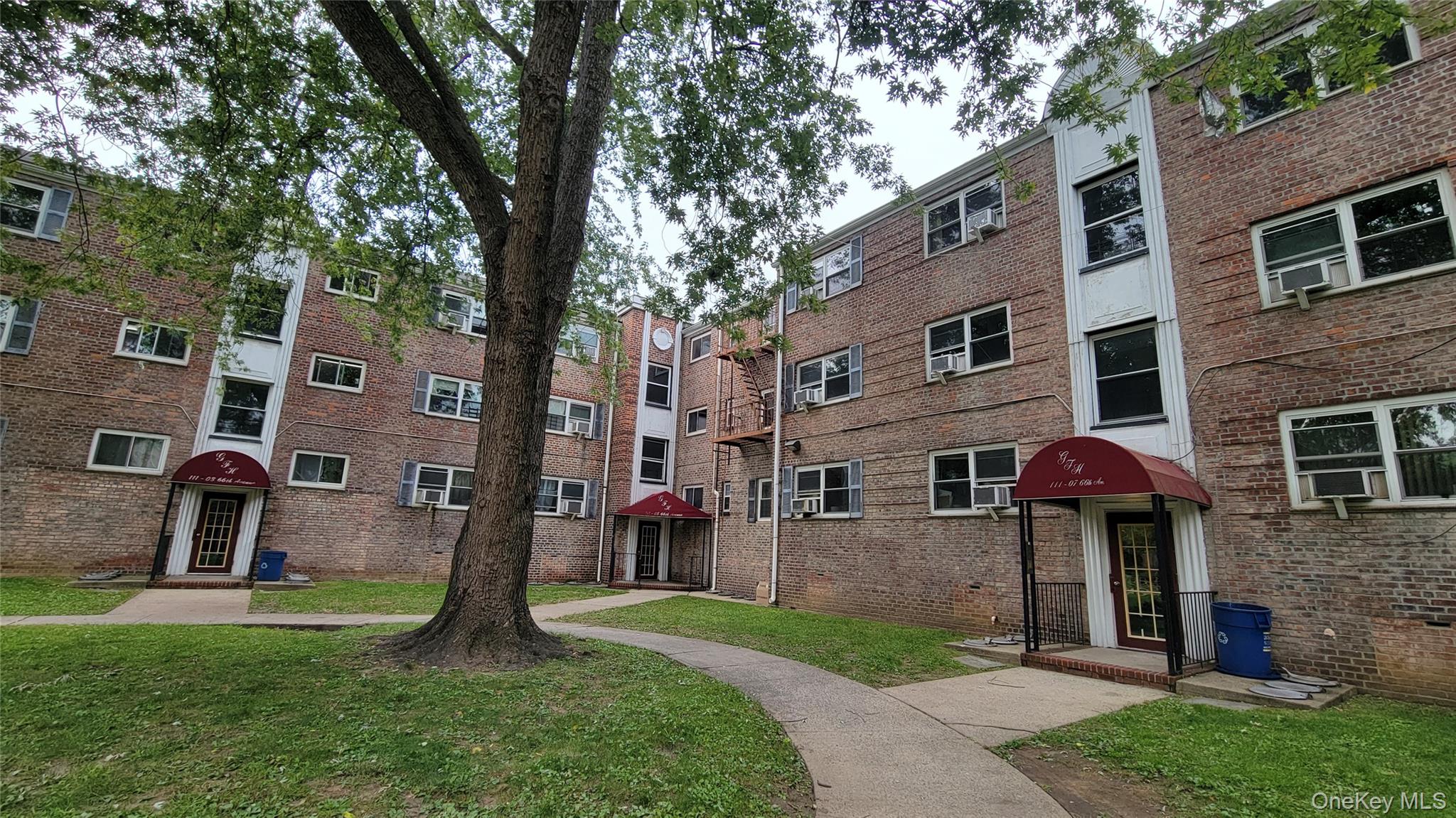 111-05 66 Avenue, Unit 1B photo 4