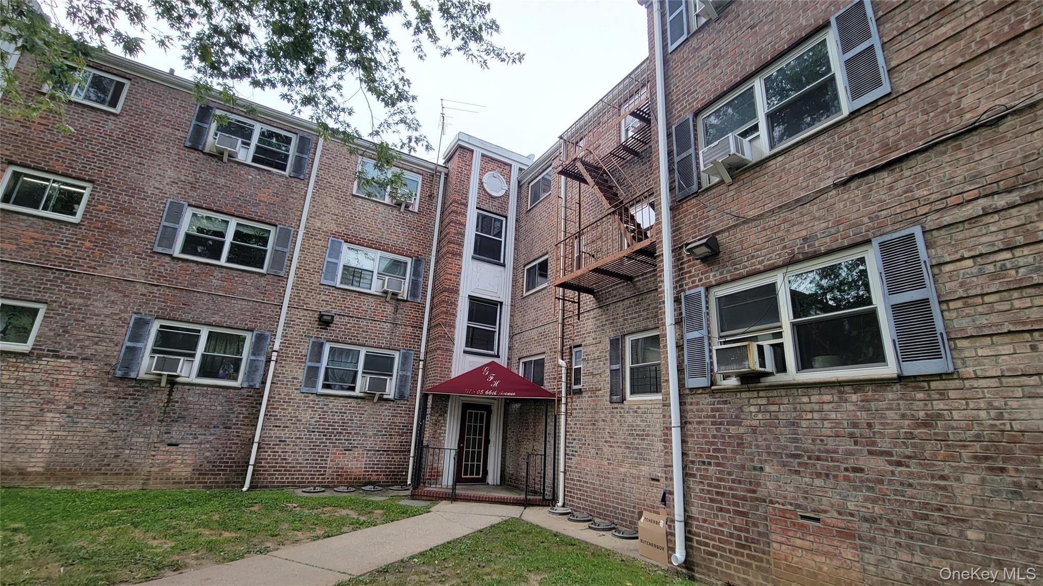 111-05 66 Avenue, Unit 1B photo 3