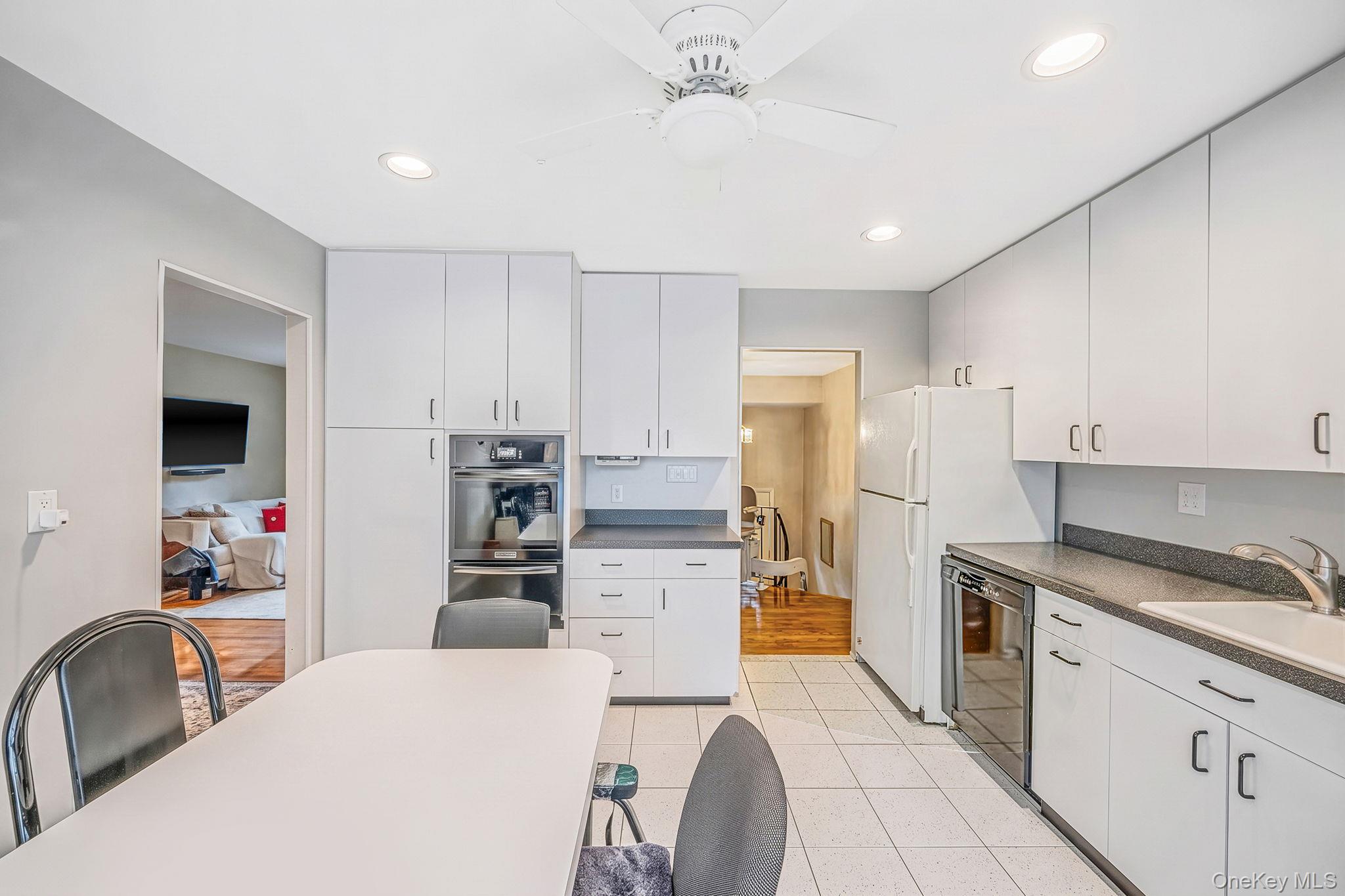 3 Oasis Place – For Sale photo 17