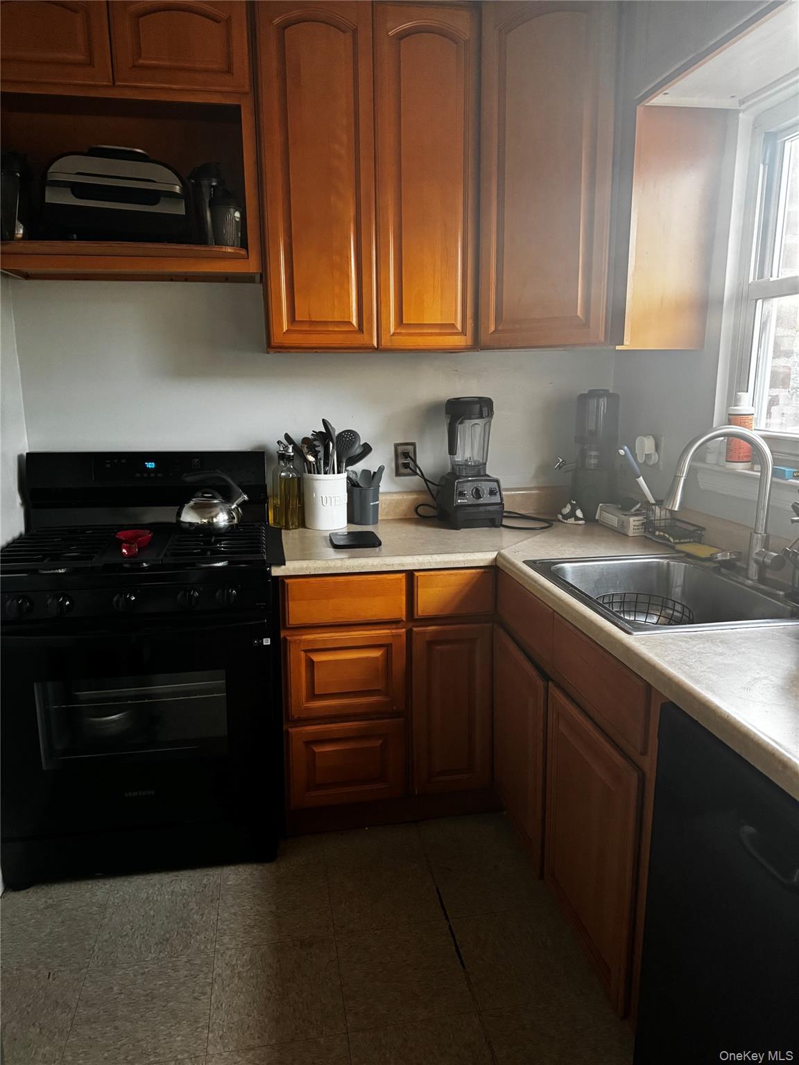 198-17 Dunton Avenue, Unit 2nd floor photo 6