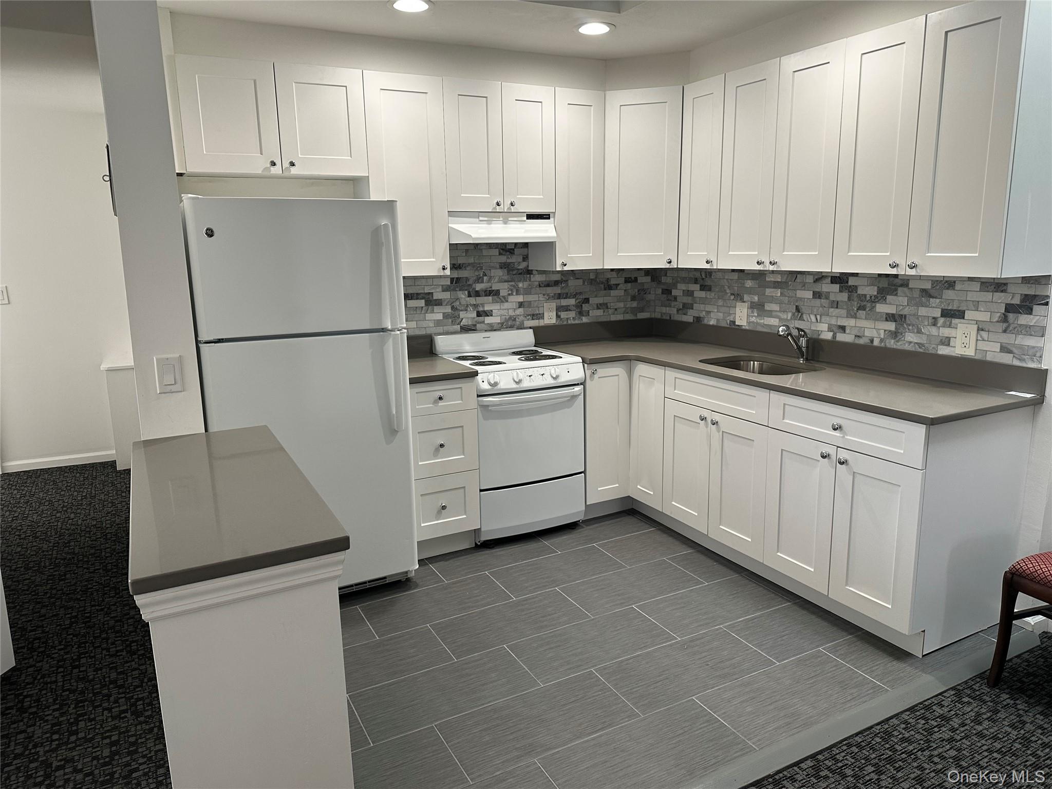 25332 E Northern Boulevard N, Unit 25334 photo 2