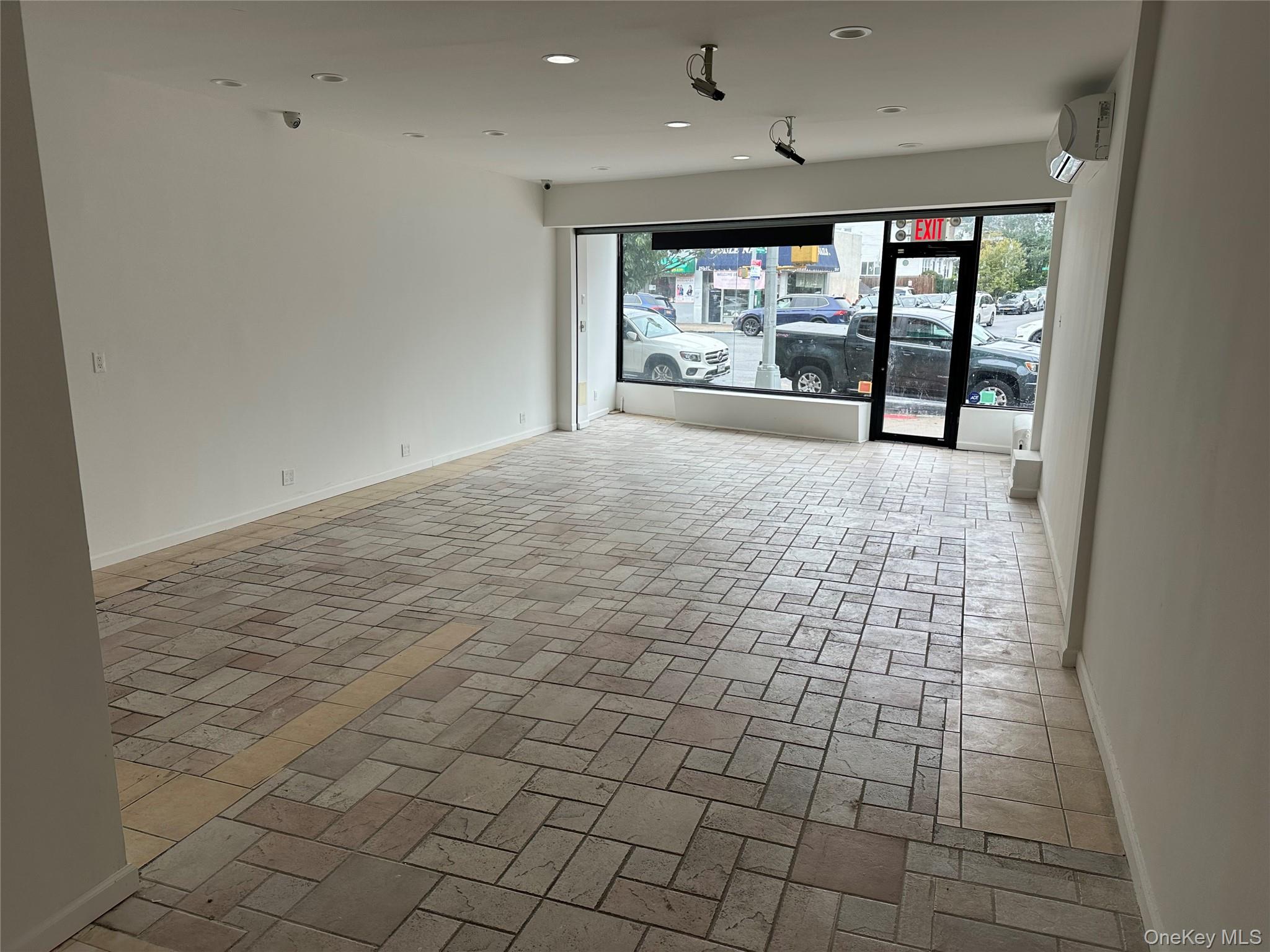 25332 E Northern Boulevard N, Unit 25334 photo 9