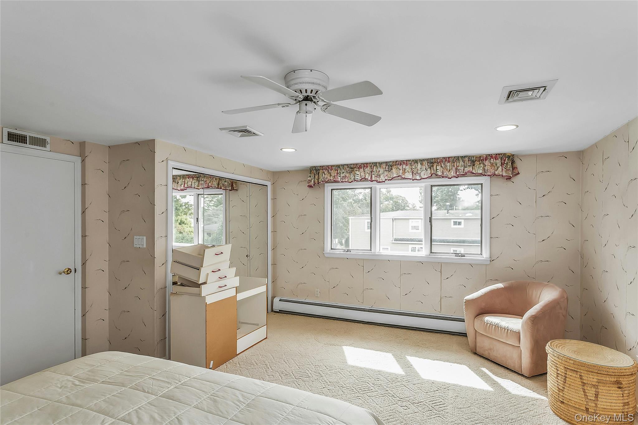 472 Chelsea Avenue – For Sale photo 2