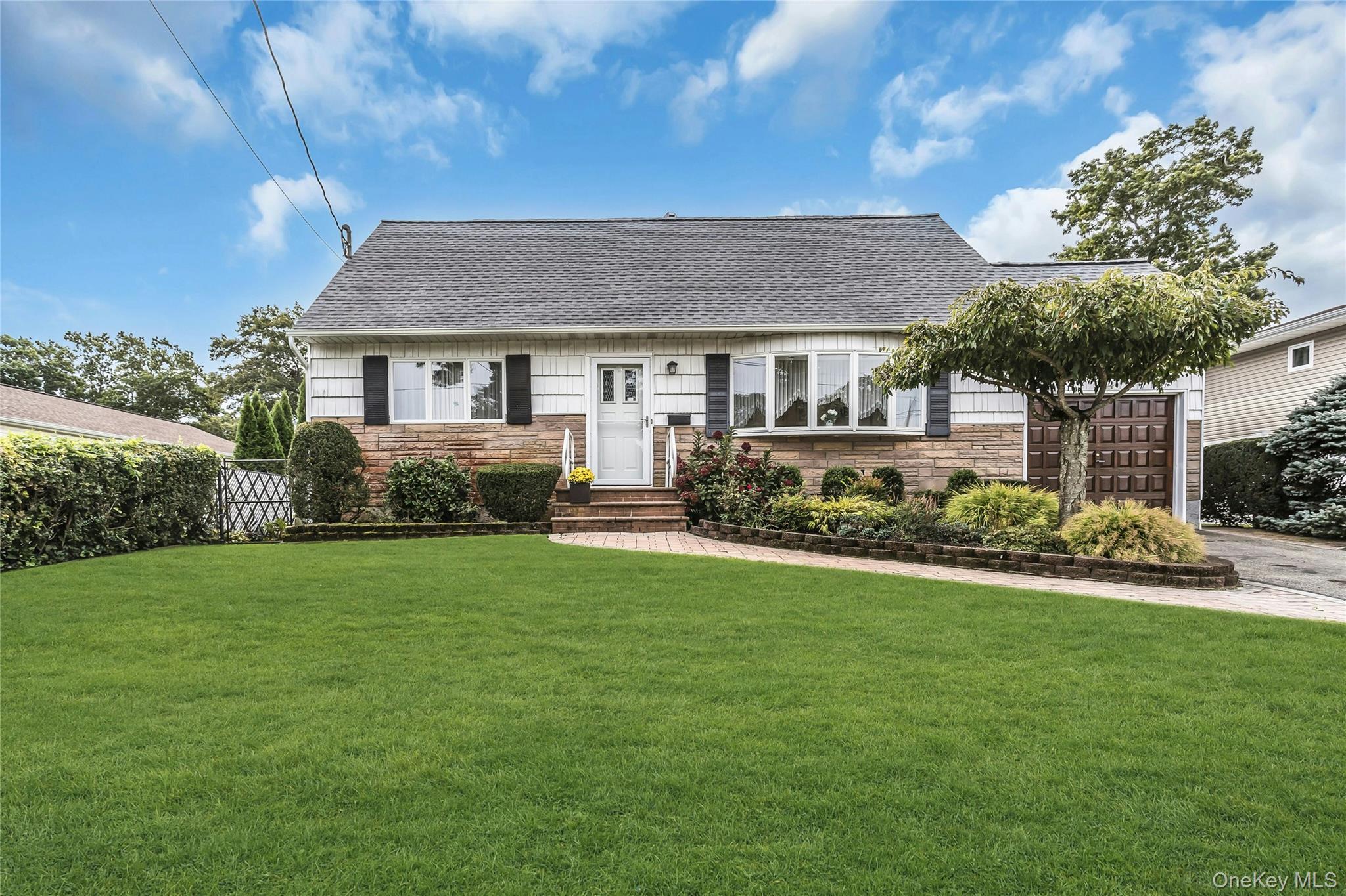 472 Chelsea Avenue – For Sale