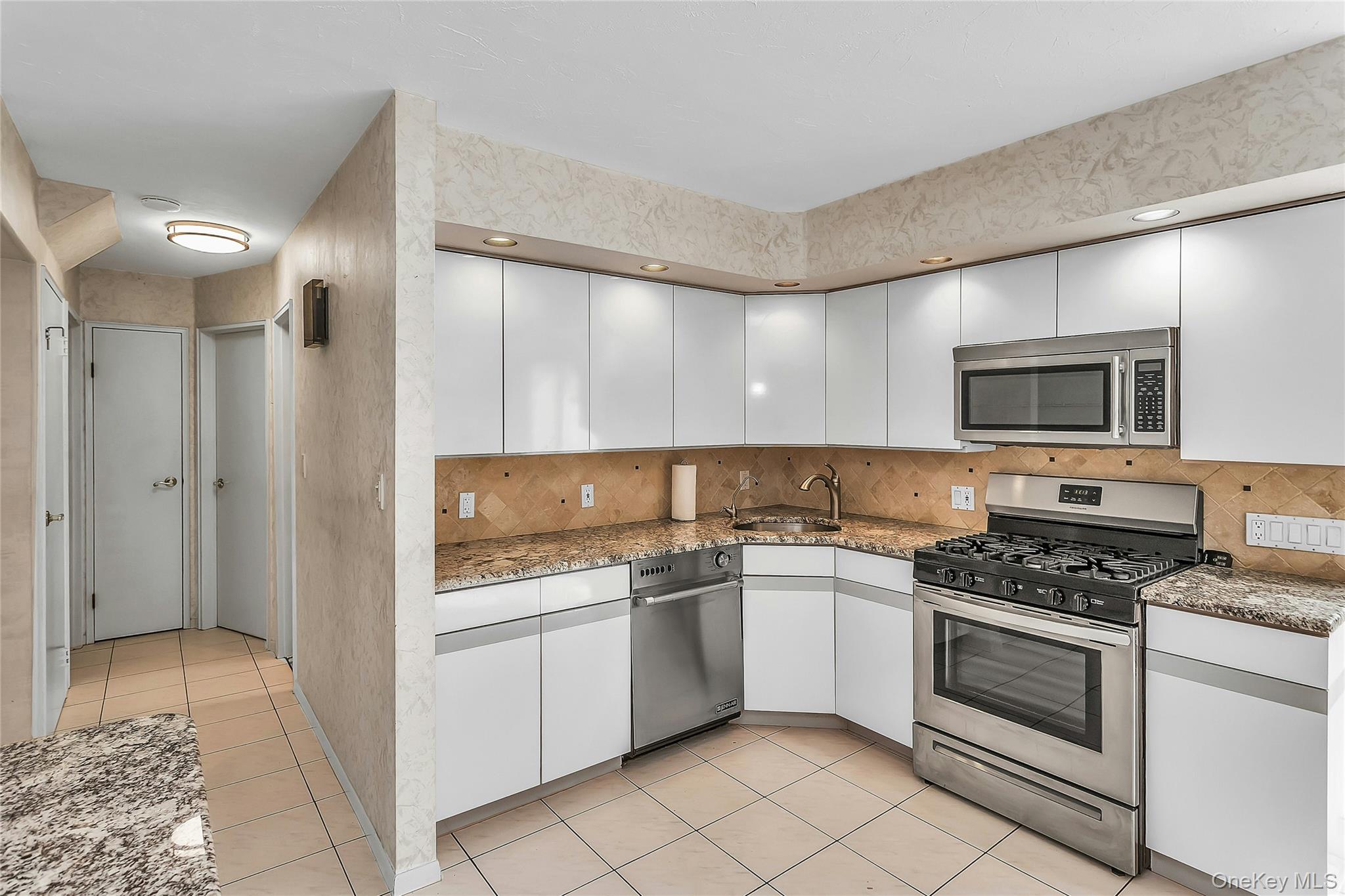 472 Chelsea Avenue – For Sale photo 10