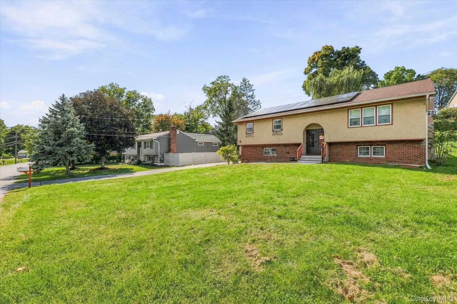 5 Bird Lane – For Sale photo 3