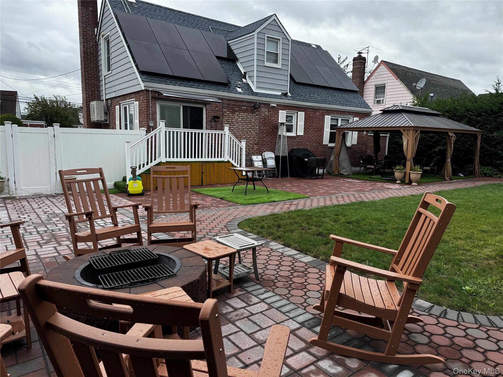 28 Bank Street – For Rent photo 2