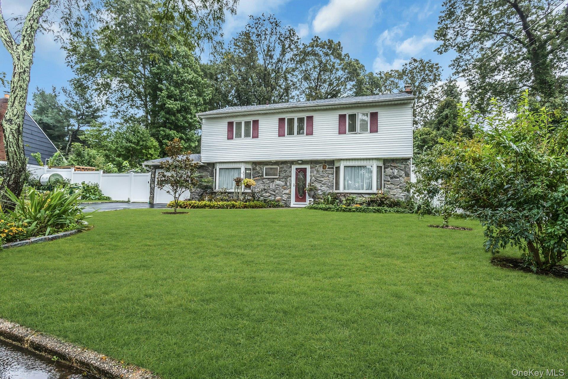 22 Rolling Hills Drive – For Sale photo 2
