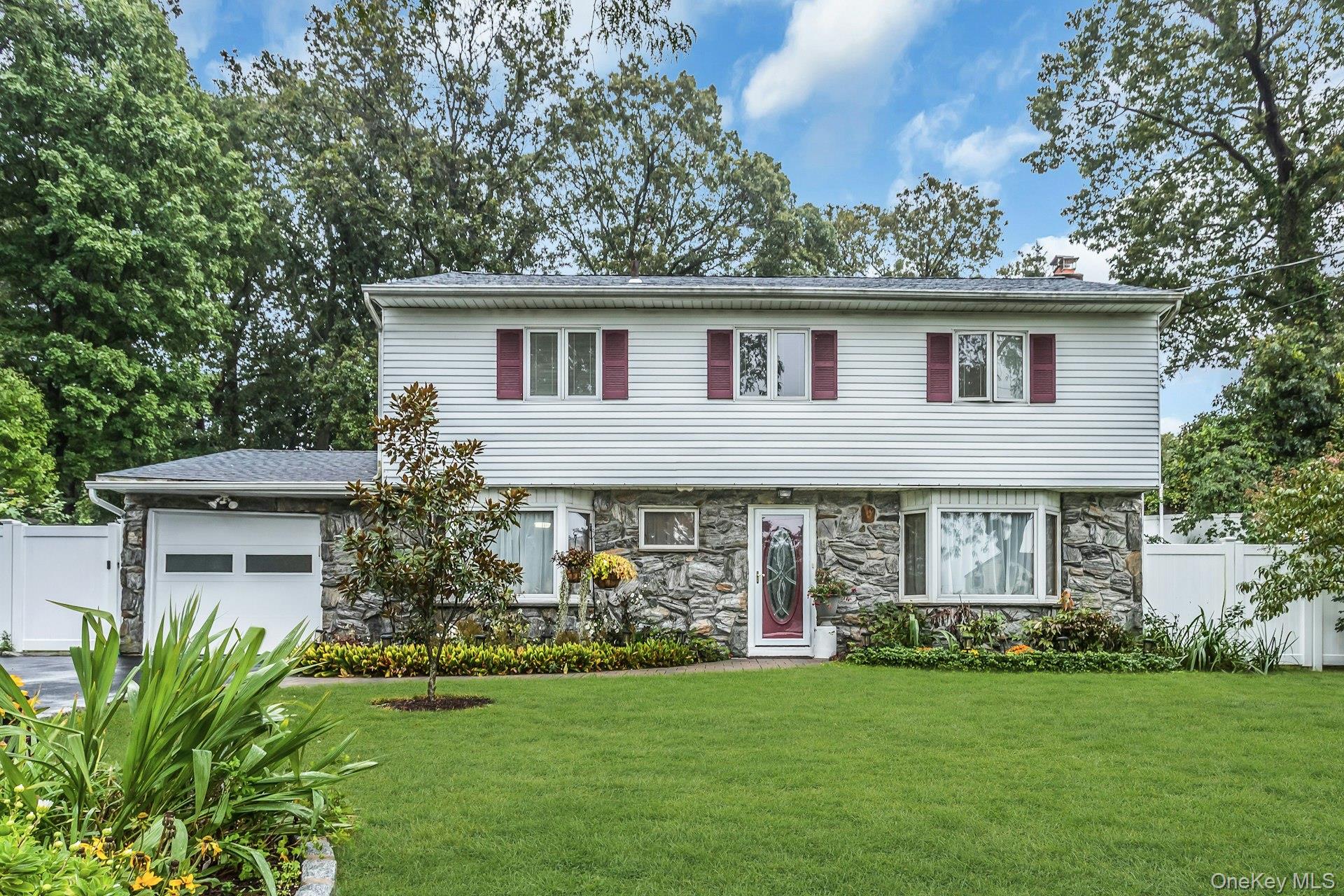 22 Rolling Hills Drive – For Sale